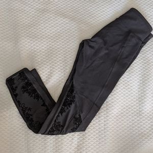 Like New Lace/Mesh Detail Lorna Jane Leggings